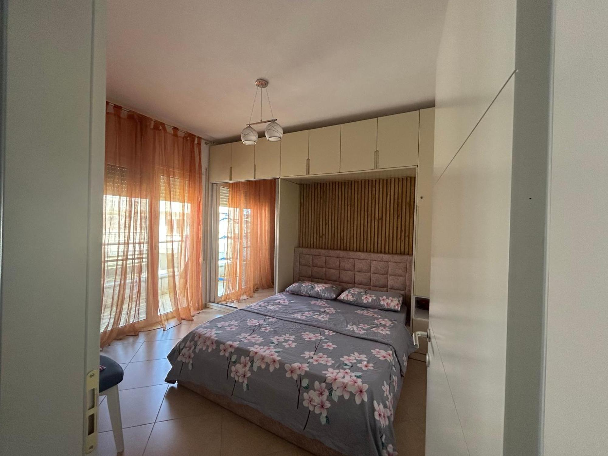 Ajslin's Appartement Golem (Tirana)